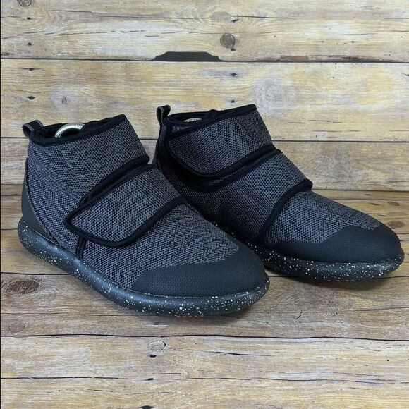 WB Moccasin Boots Size Mens 6 / Womens 7Lees Black Knit Style Synthetic Mesh - Picture 2 of 16